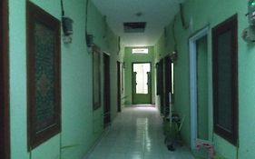 OYO Life Kost ijo Tembok Tinggi